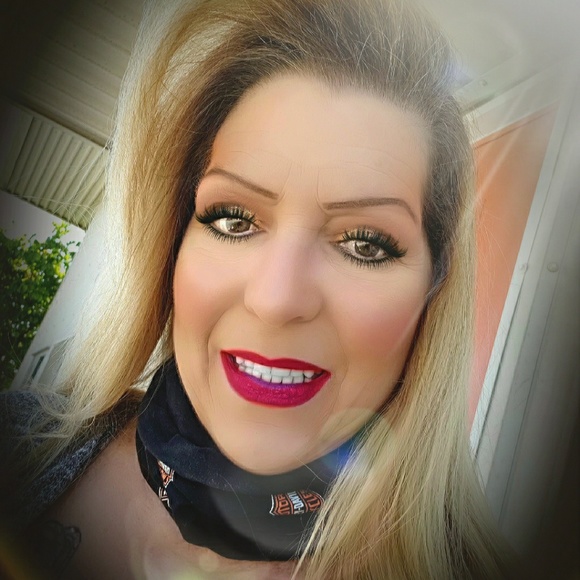 Meet your Posher, Laurie - Picture 1 of 1